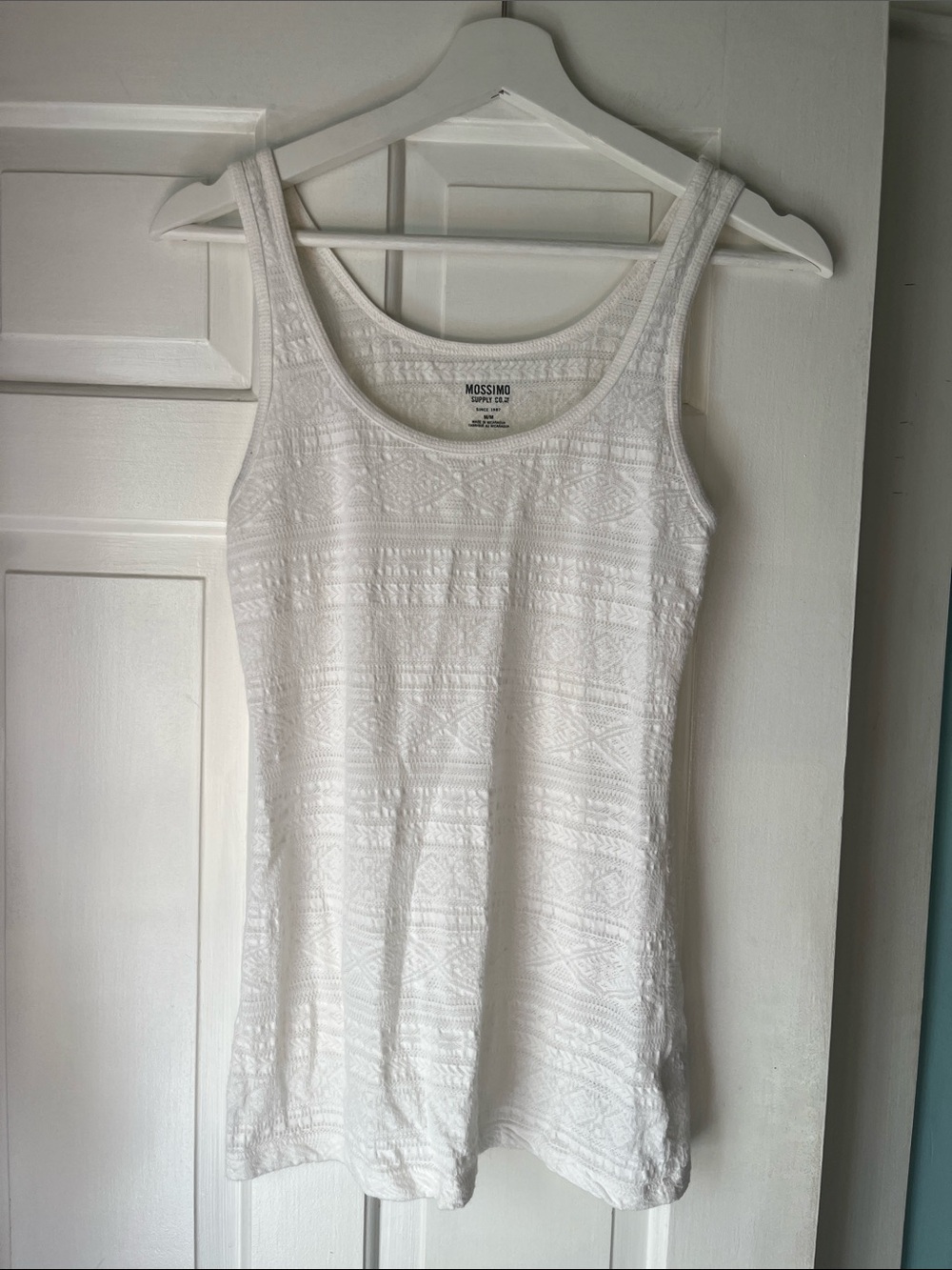 Mossimo Supply Co. White Textured Burnout Scoop Tank Top M